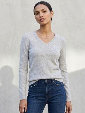 Tahari 100% Cashmere Light Gray V-Neck Sweater Size L (Runs Small)